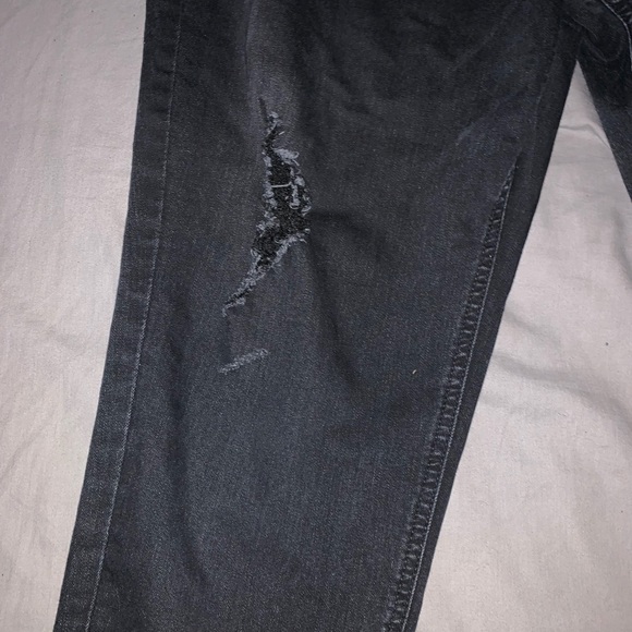 Old Navy black ripped “boyfriend slimy” jeans - Picture 6 of 11